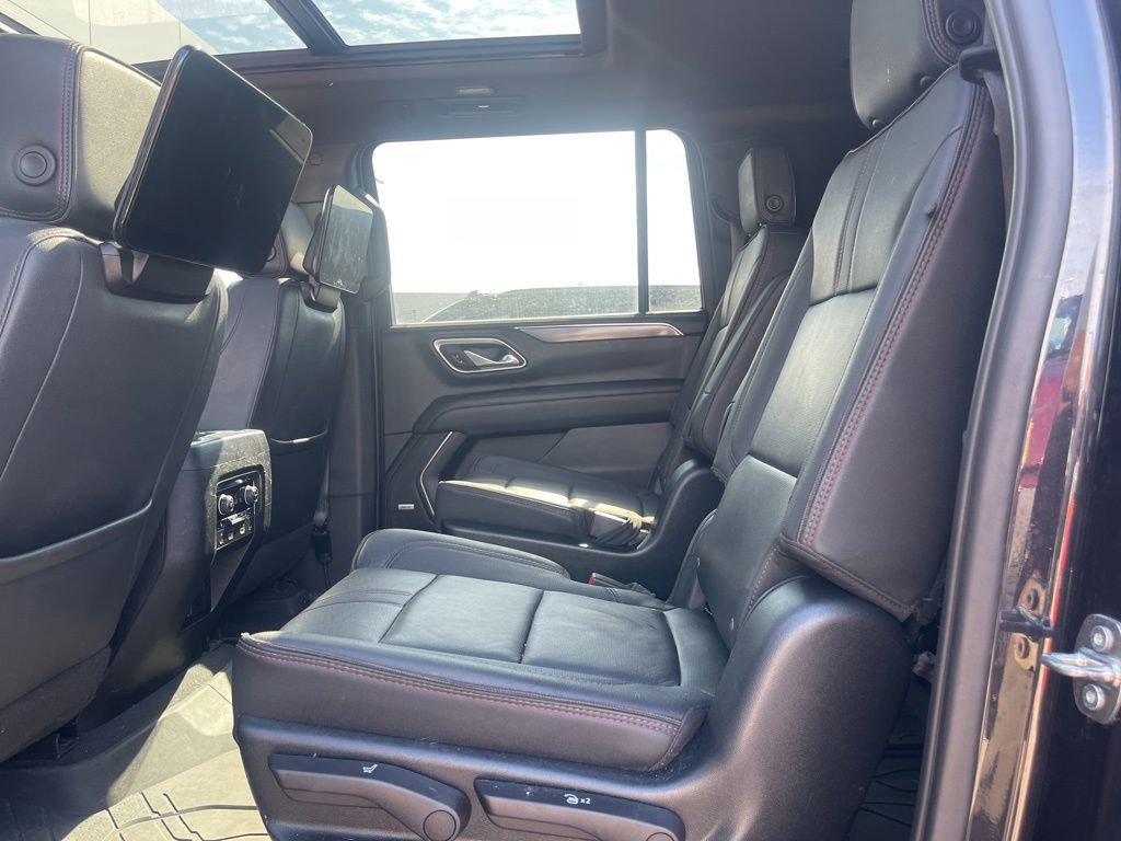 Used 2023 Chevrolet Suburban RST w/ Luxury Package image 12