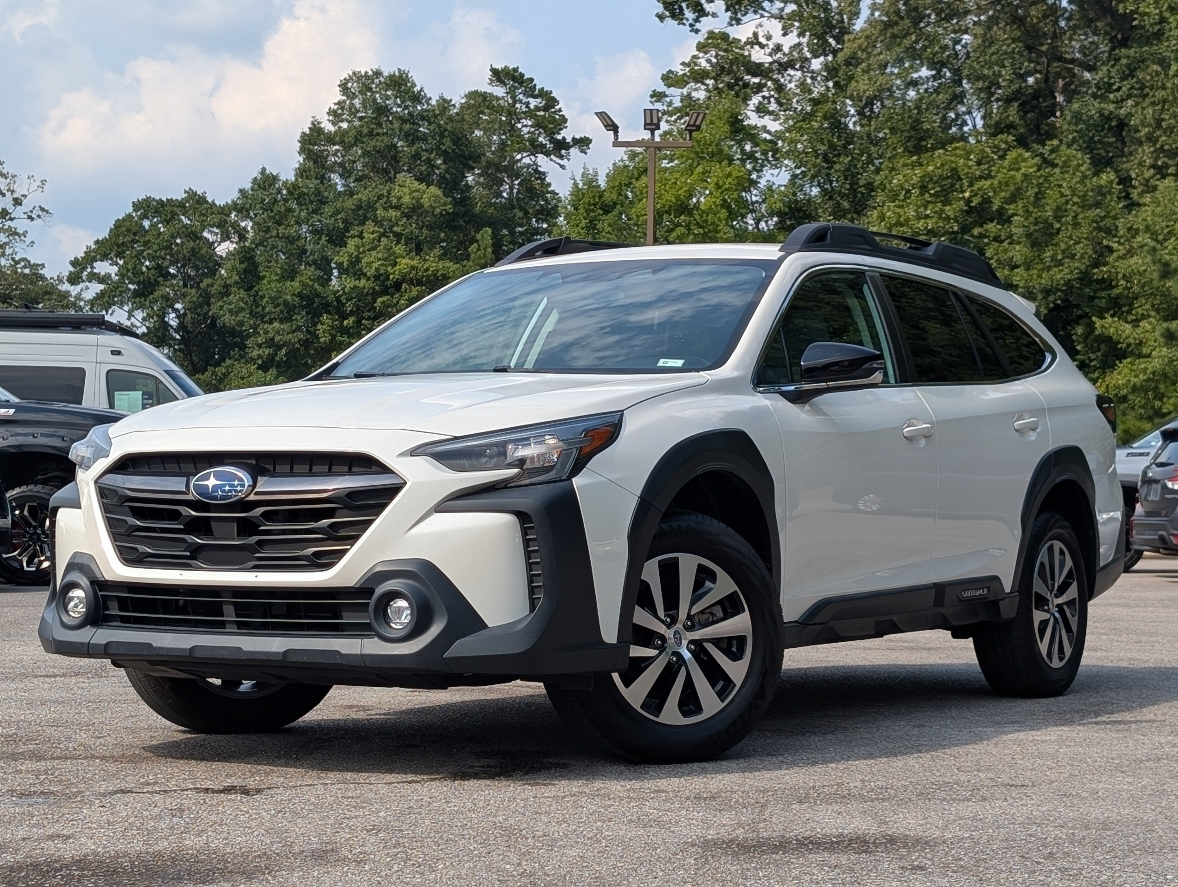 Used 2023 Subaru Outback Premium AWD/4WD image 4
