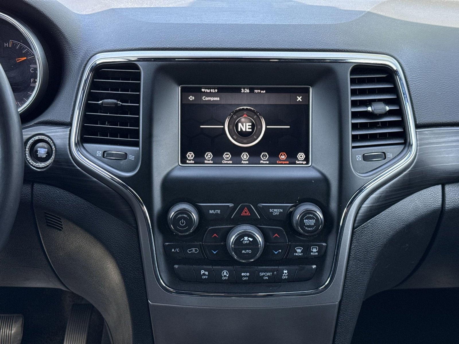 Used 2019 Jeep Grand Cherokee Laredo AWD/4WD image 20