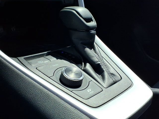 Used 2024 Toyota RAV4 LE AWD/4WD image 15