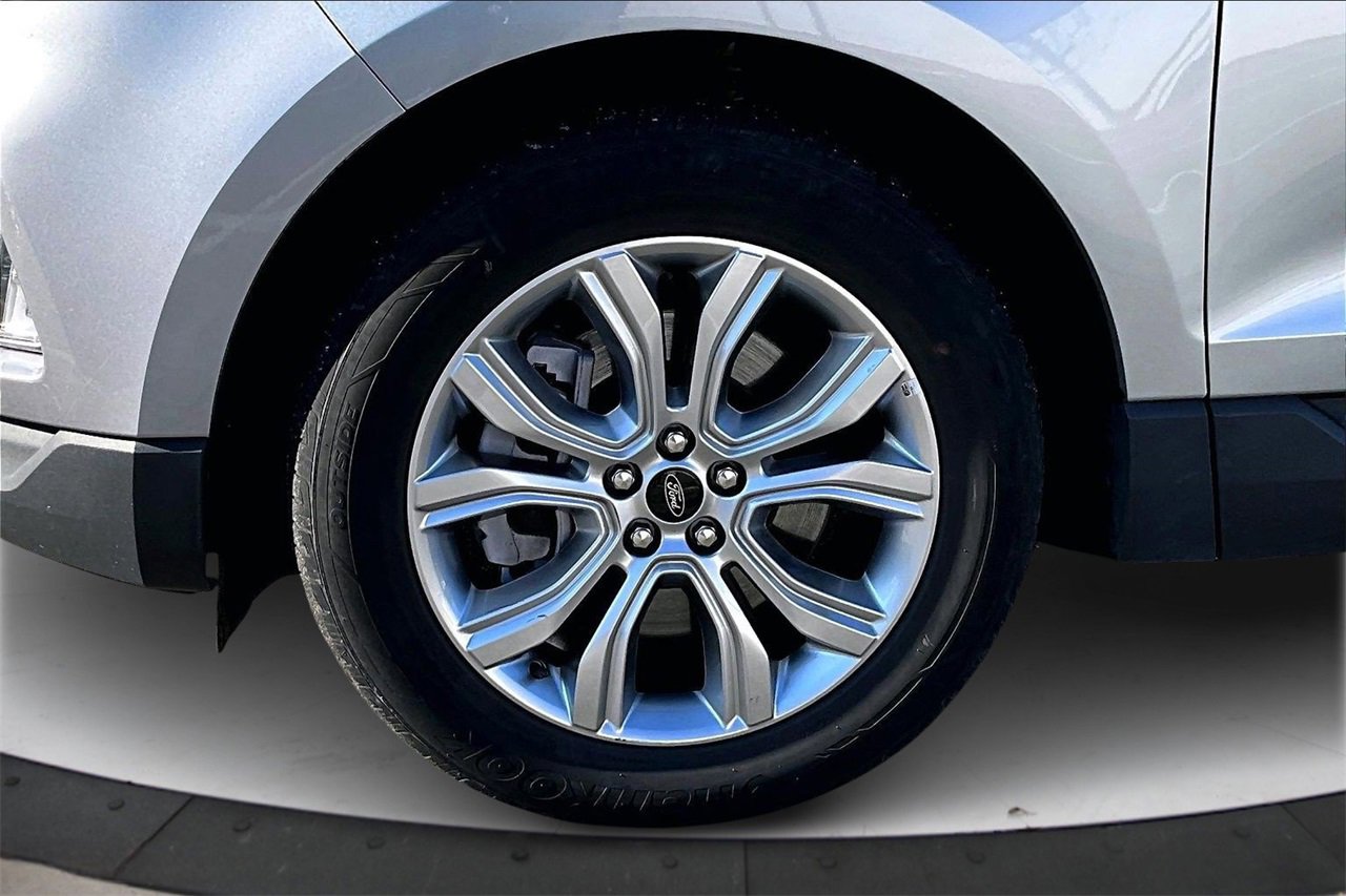 Used 2024 Ford Edge Titanium image 32