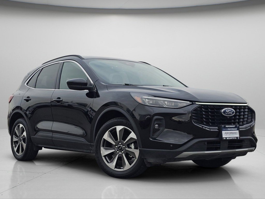 Used 2024 Ford Escape Platinum image 2