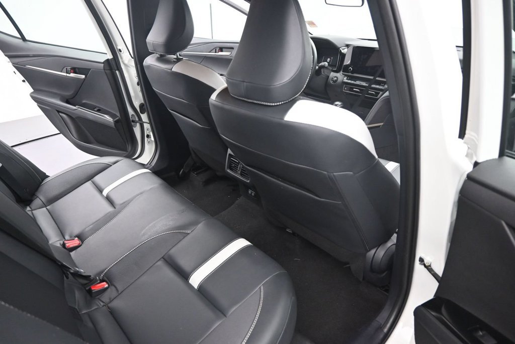 Used 2025 Toyota Camry SE FWD image 19