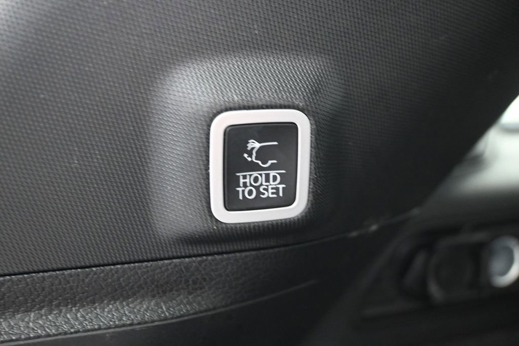 Used 2023 Jeep Grand Cherokee Overland w/ Advanced Protech Group III AWD/4WD image 17