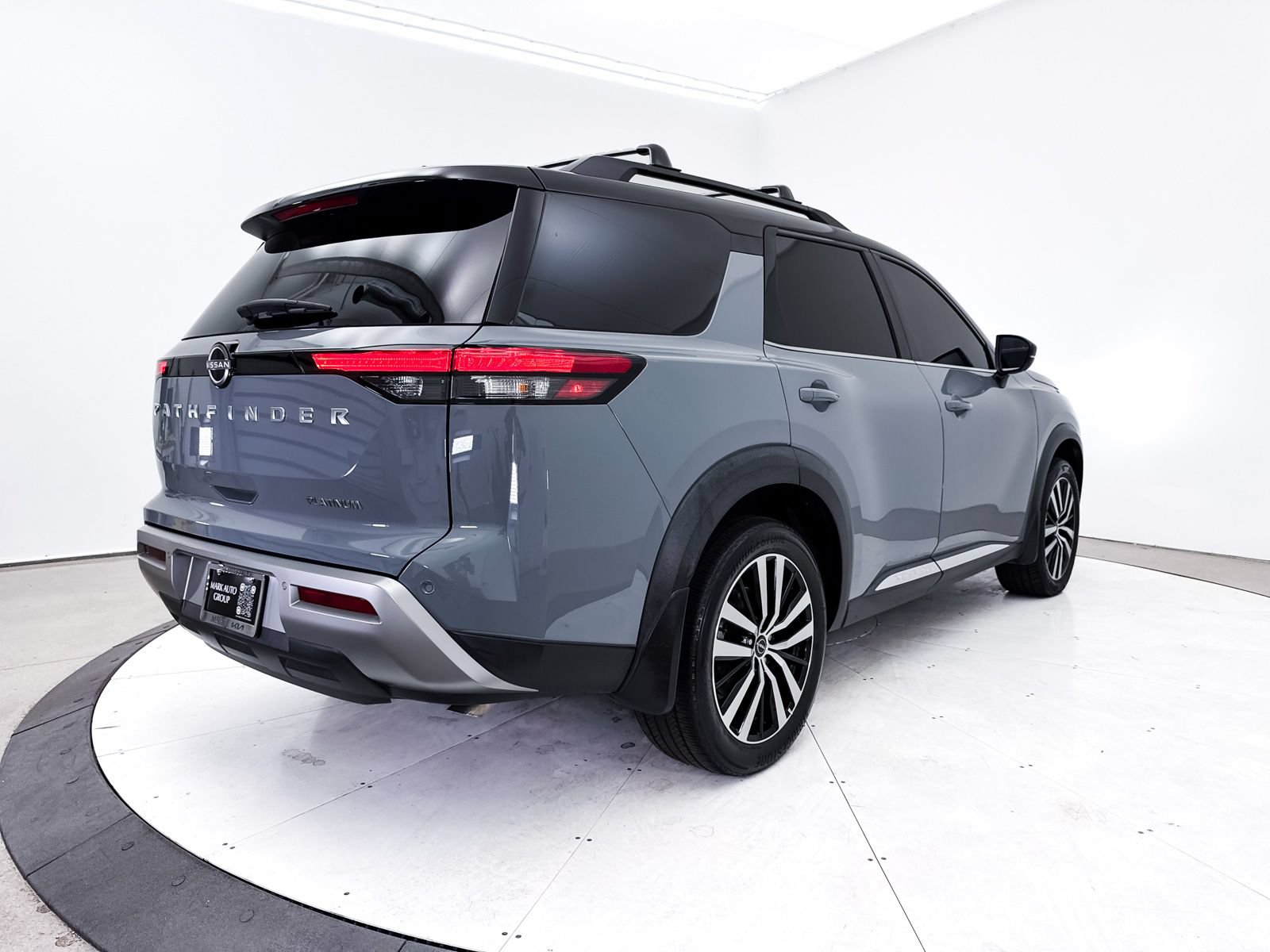 Used 2024 Nissan Pathfinder Platinum FWD image 20