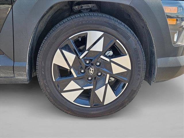 Used 2025 Hyundai Kona SEL FWD image 5