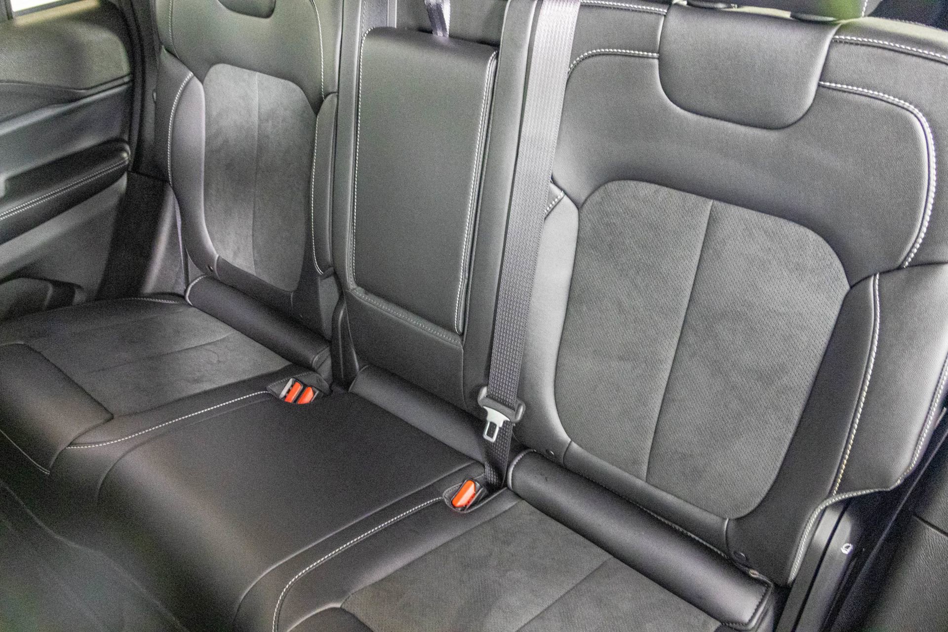 Used 2025 Jeep Grand Cherokee Altitude image 29