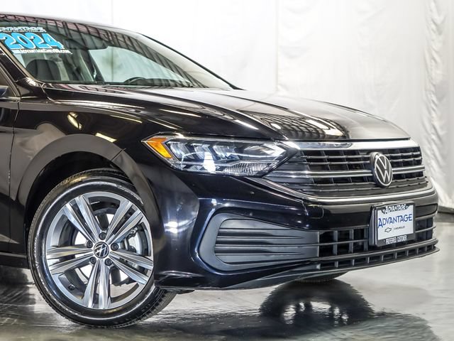 Used 2024 Volkswagen Jetta SE FWD video 3