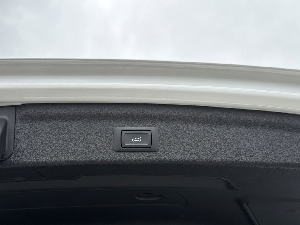 Used 2025 Audi Q3 2.0T Premium image 16