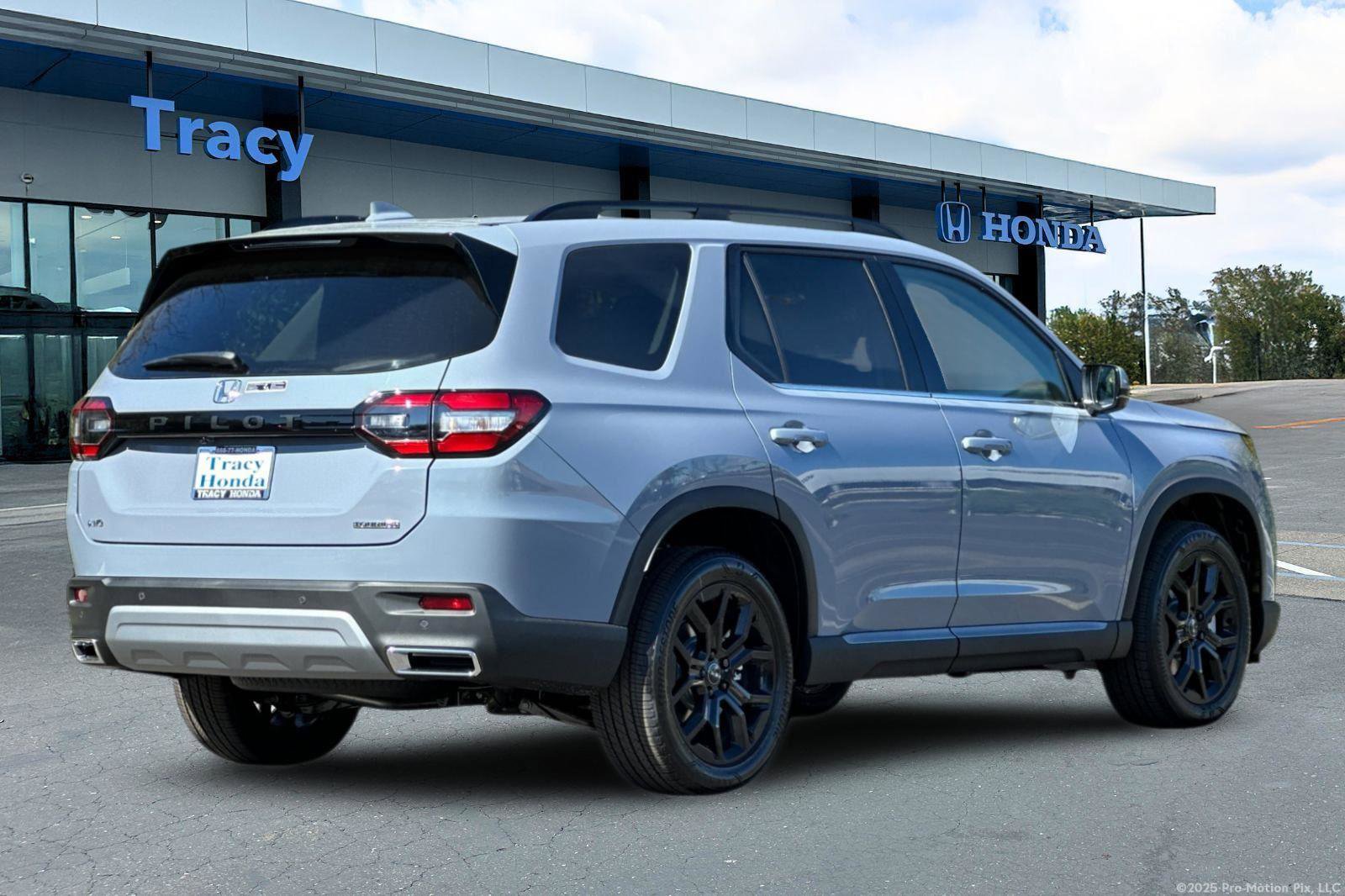 New 2025 Honda Pilot Touring image 4