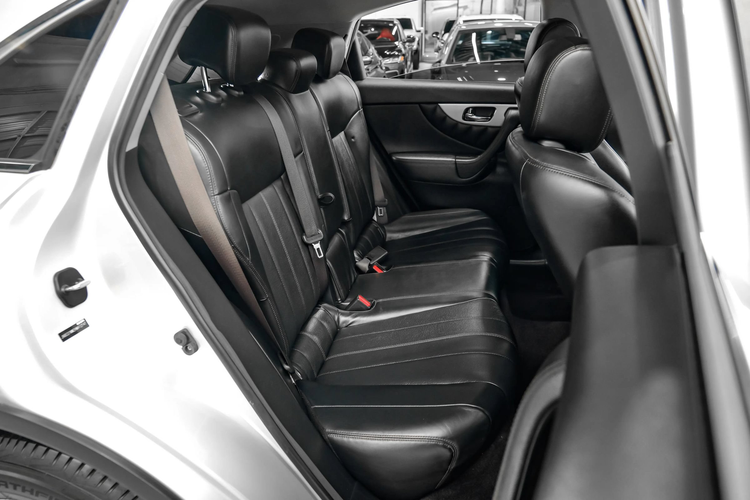 Used 2017 INFINITI QX70 AWD w/ Premium Package image 46