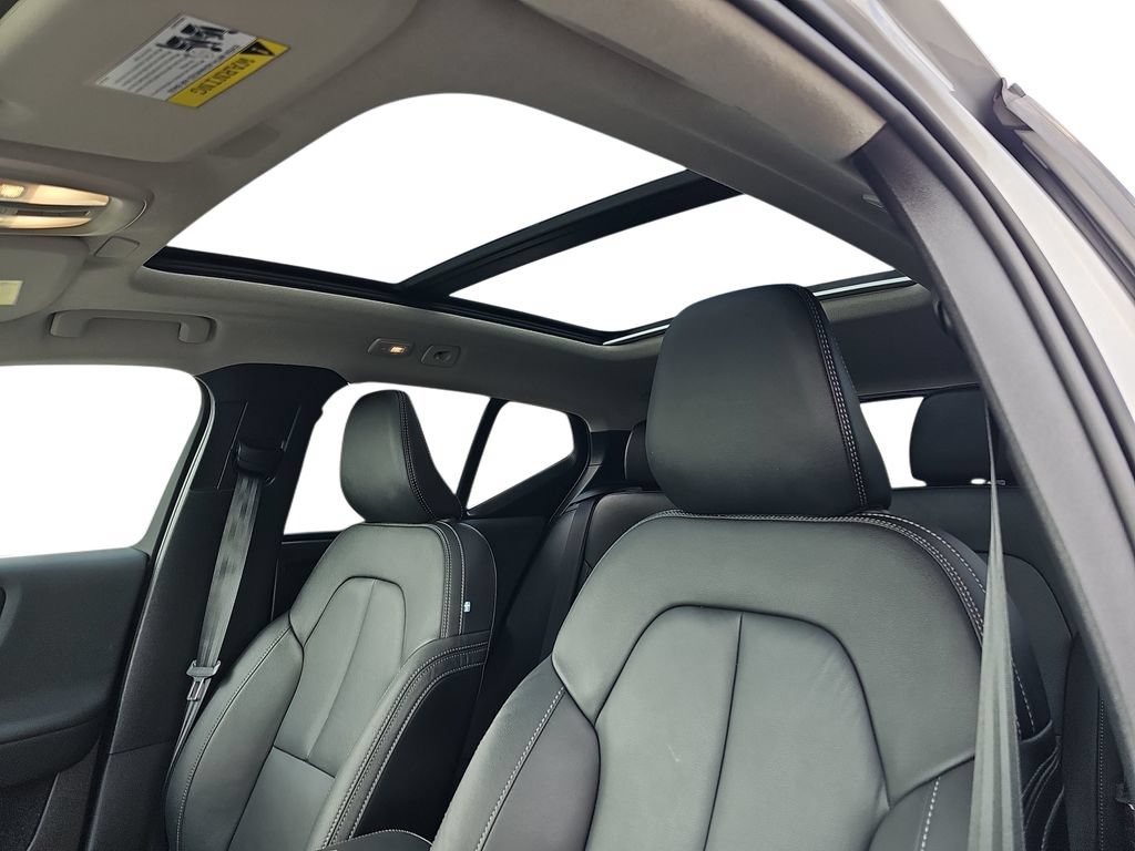 Used 2025 Volvo XC40 B5 Plus AWD/4WD image 29