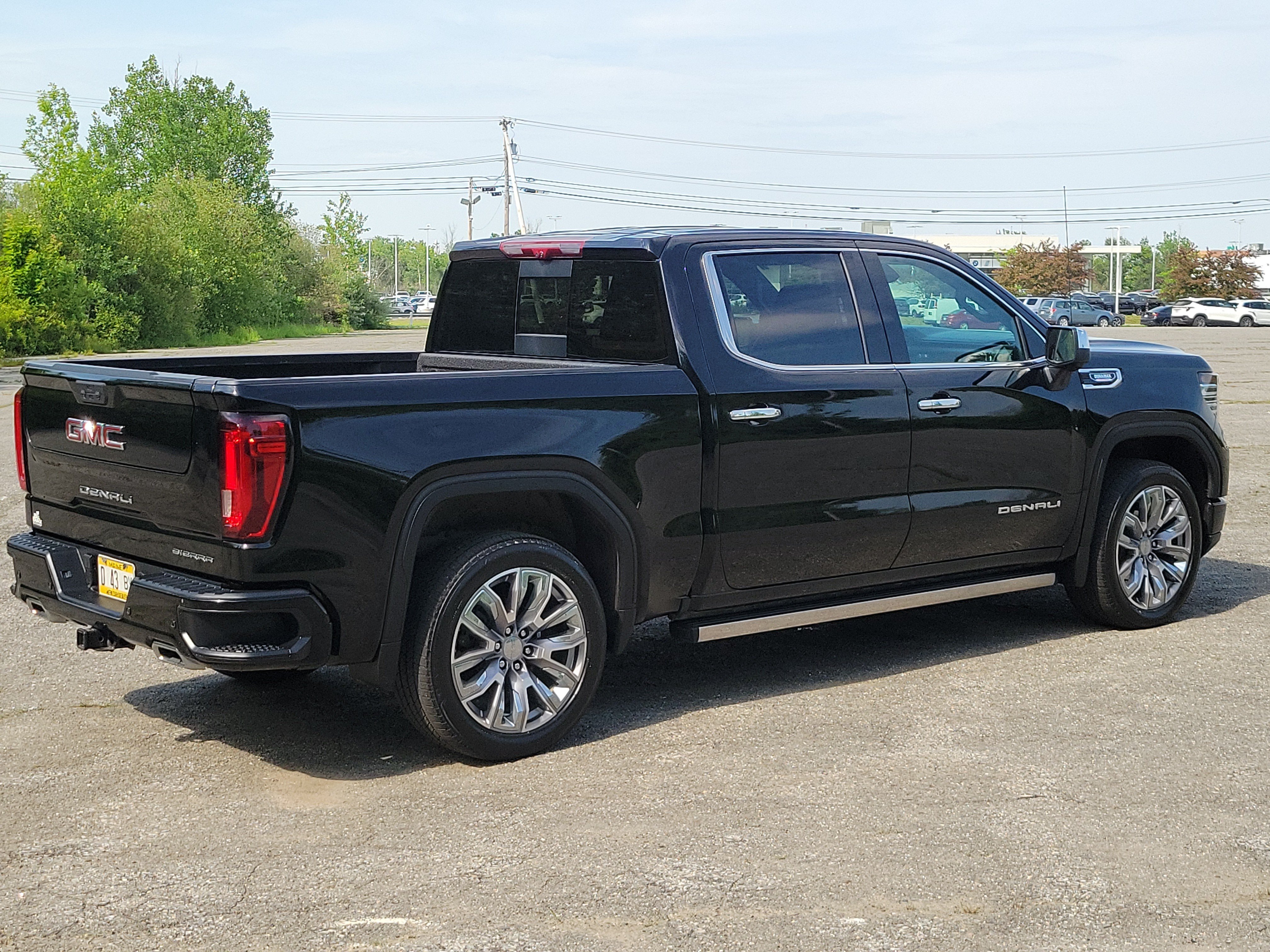 Used 2025 GMC Sierra 1500 Denali w/ Denali Reserve Package AWD/4WD image 5