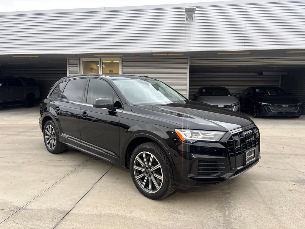 Used 2023 Audi Q7 2.0T Premium Plus w/ Premium Plus Package AWD/4WD image 3