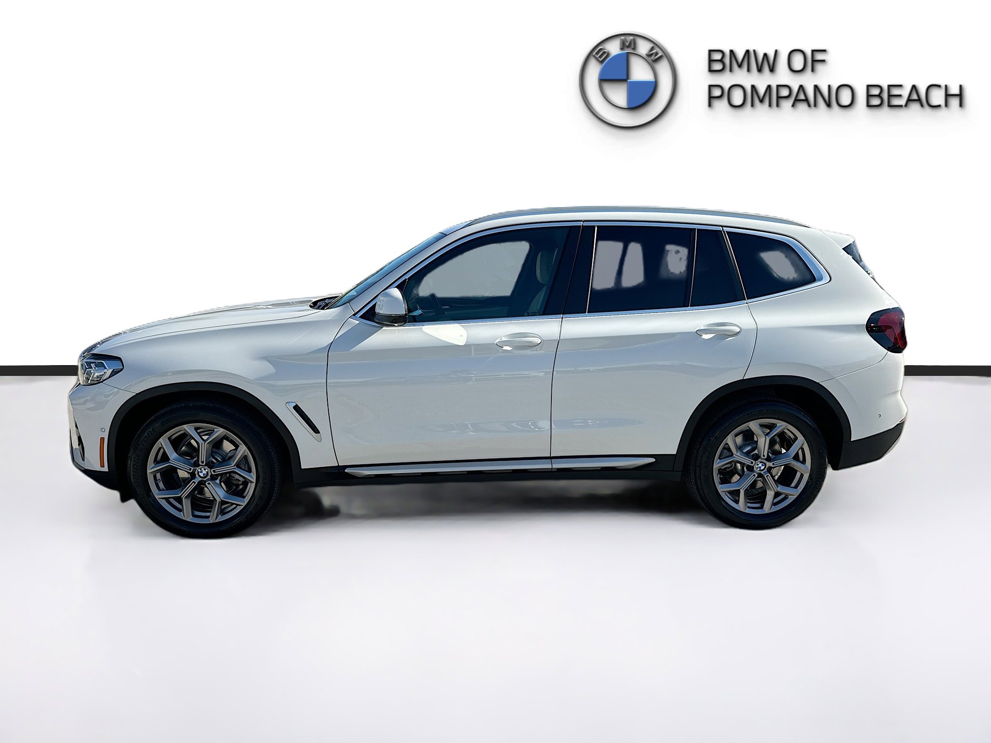 Used 2023 BMW X3 xDrive30i w/ Premium Package image 3