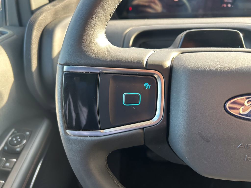 Certified 2025 Ford Expedition Active image 35