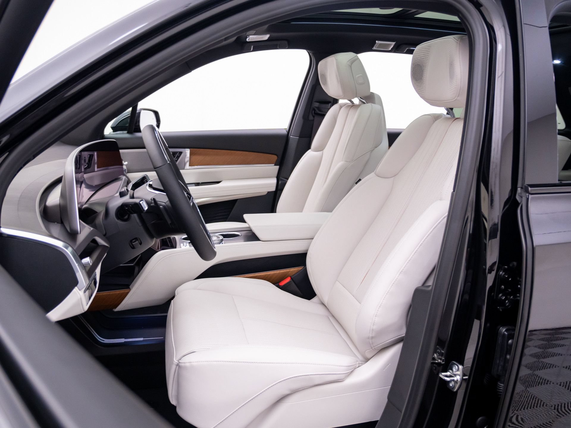 New 2027 Cadillac Vistiq Luxury w/ LPO, Trailering Package AWD/4WD image 18
