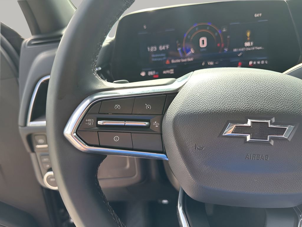 Used 2025 Chevrolet Suburban Z71 image 30