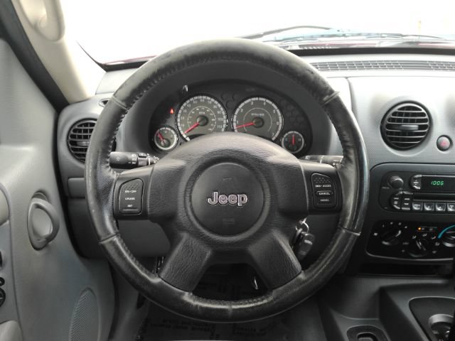 Used 2006 Jeep Liberty Sport RWD image 26