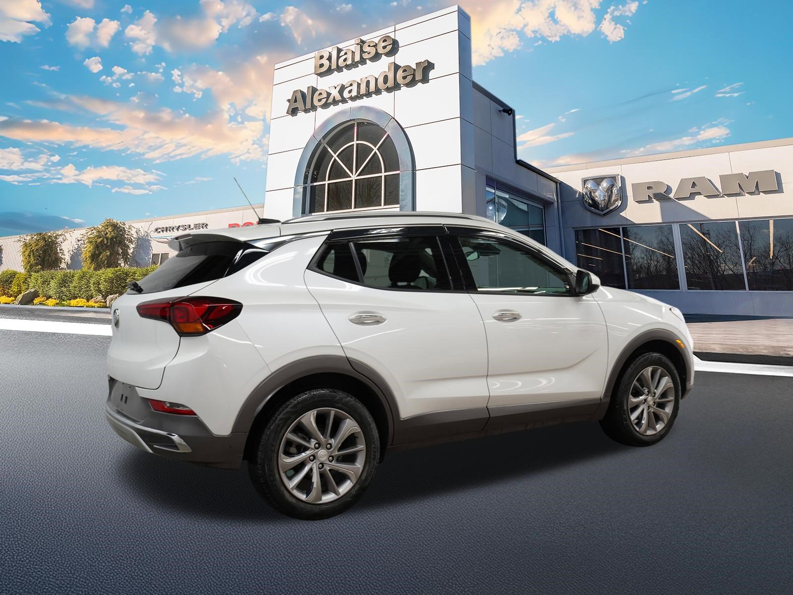 Used 2022 Buick Encore GX Essence w/ Experience Buick Package image 3