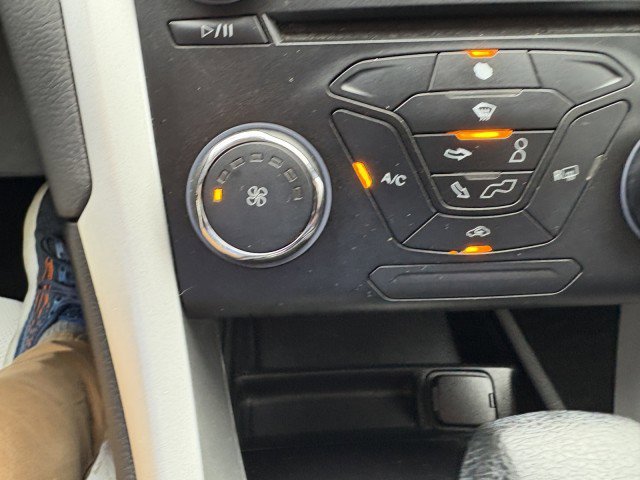 Used 2015 Ford Fusion SE w/ Equipment Group 201A image 25