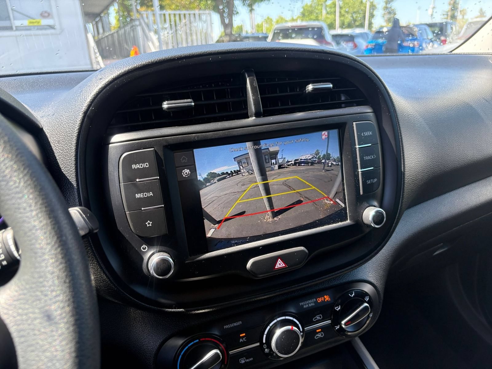 Used 2025 Kia Soul LX w/ LX Technology Package FWD image 22