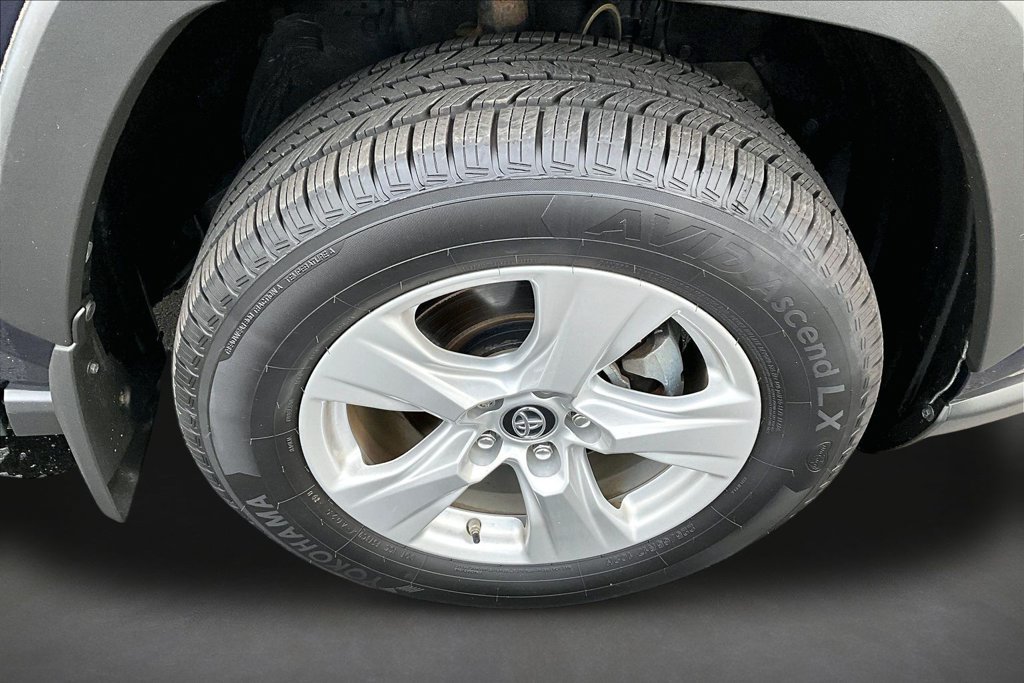 Used 2019 Toyota RAV4 XLE AWD/4WD image 33