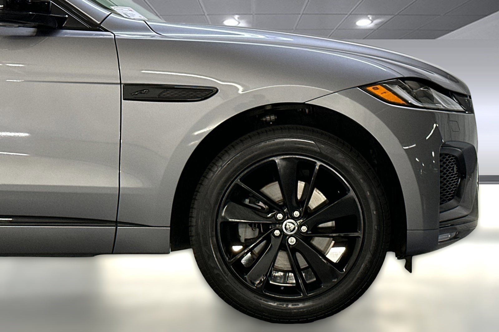 Used 2024 Jaguar F-PACE R-Dynamic S image 36