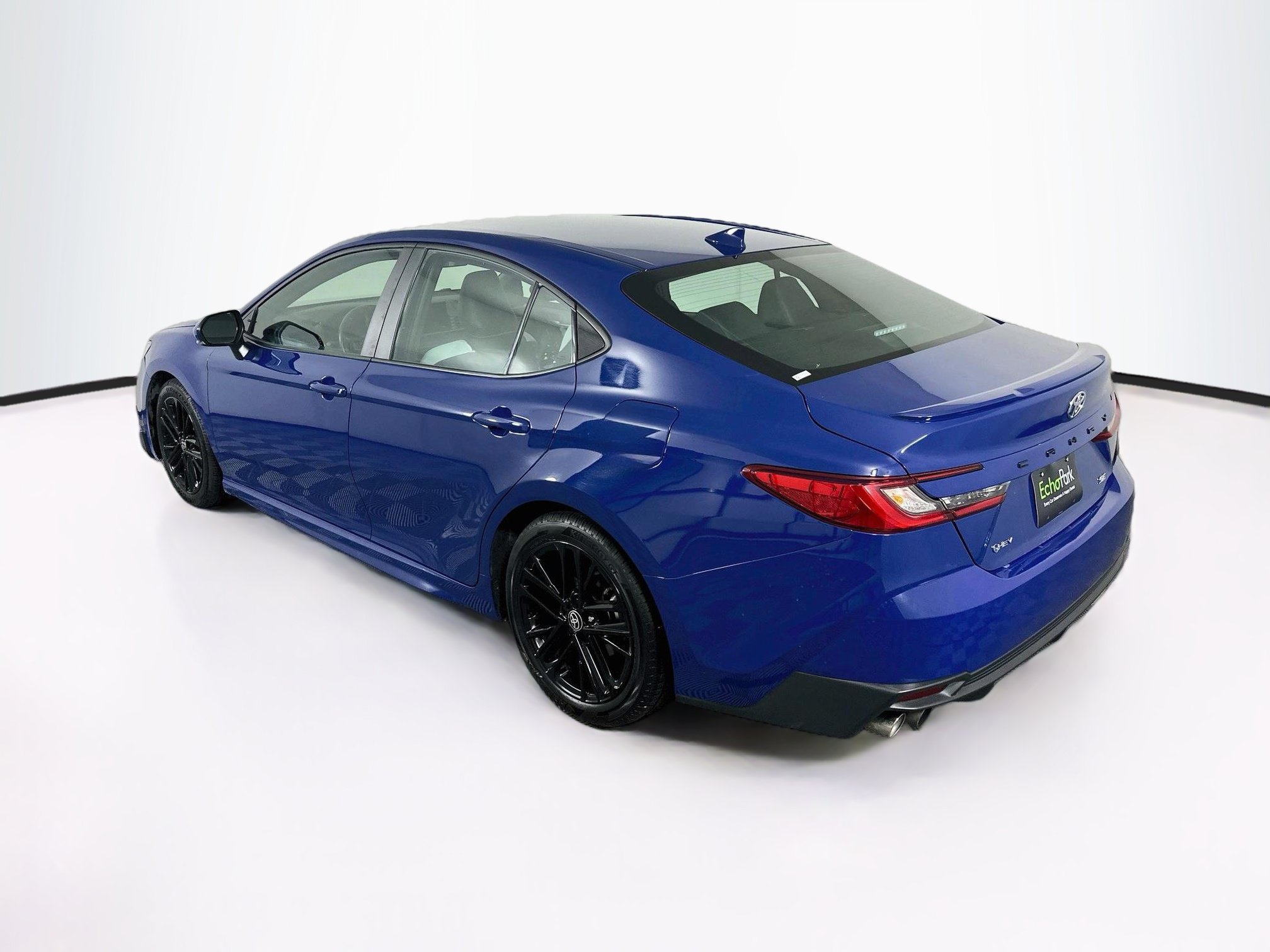 Used 2025 Toyota Camry SE FWD image 5