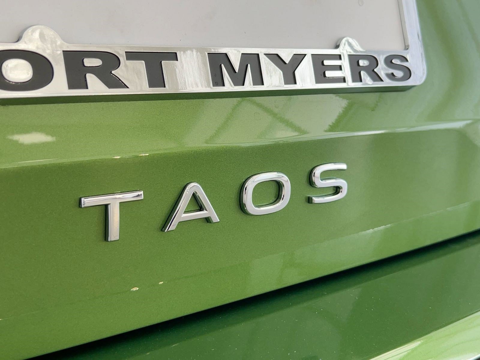 New 2026 Volkswagen Taos SE FWD image 30