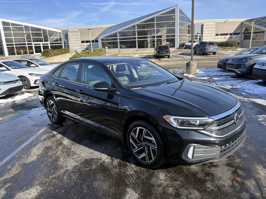 Used 2022 Volkswagen Jetta SEL image 1