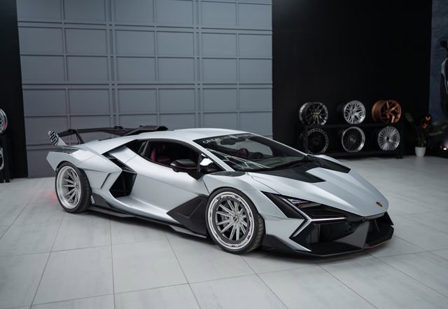 Used 2025 Lamborghini Revuelto AWD/4WD image 12