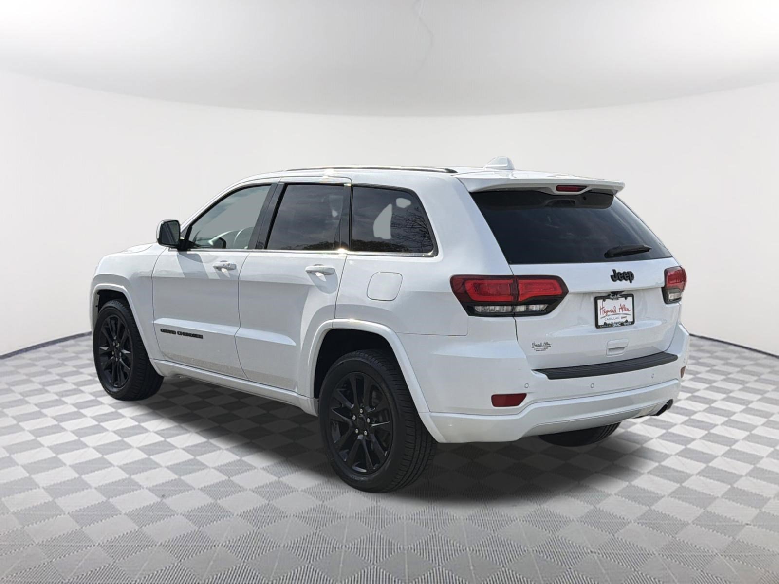Used 2019 Jeep Grand Cherokee Altitude RWD image 8