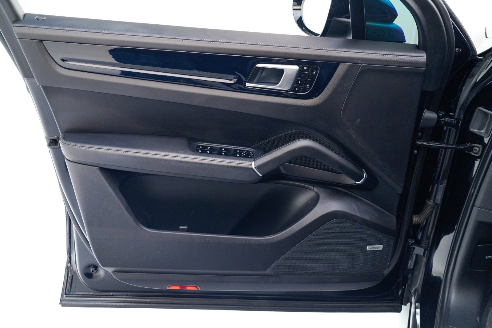 Used 2021 Porsche Cayenne S image 22