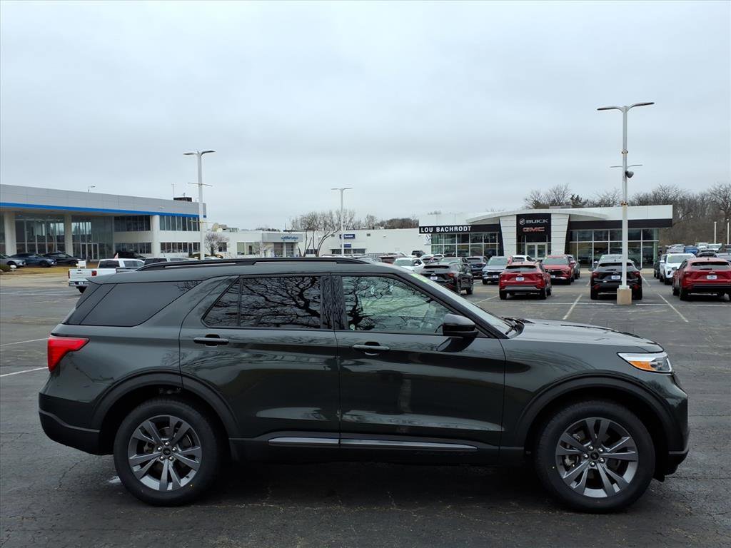 Used 2022 Ford Explorer XLT w/ Equipment Group 202A AWD/4WD image 8