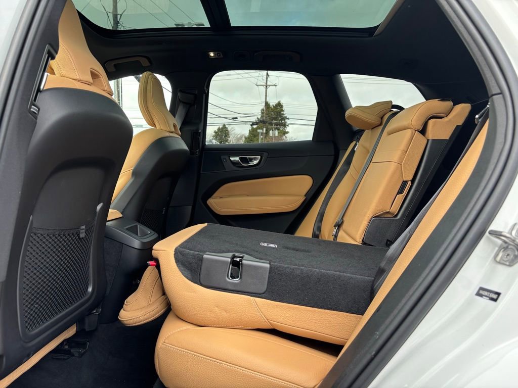 Used 2020 Volvo XC60 T5 Momentum image 21