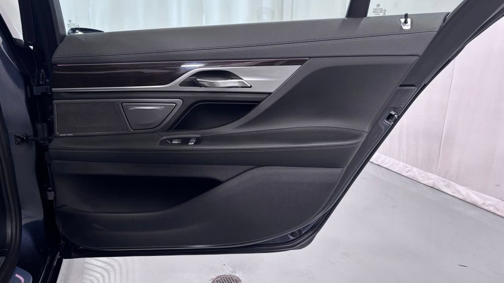 Used 2018 BMW 740i xDrive AWD/4WD image 27