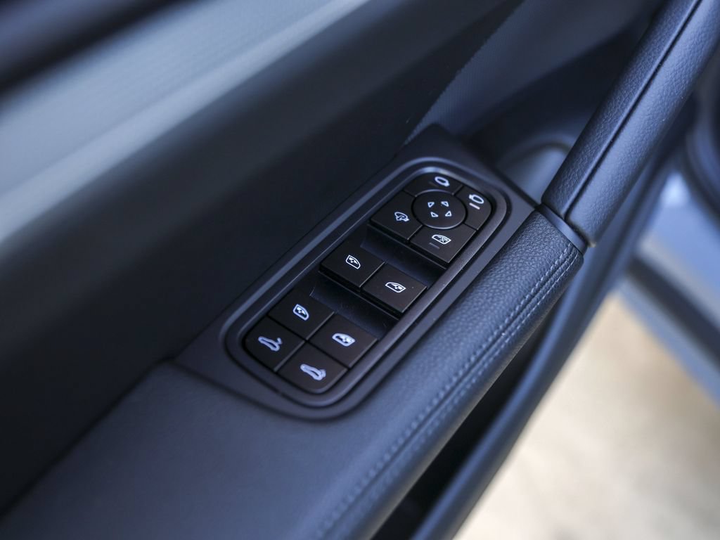 New 2026 Porsche Cayenne Coupe AWD/4WD image 29