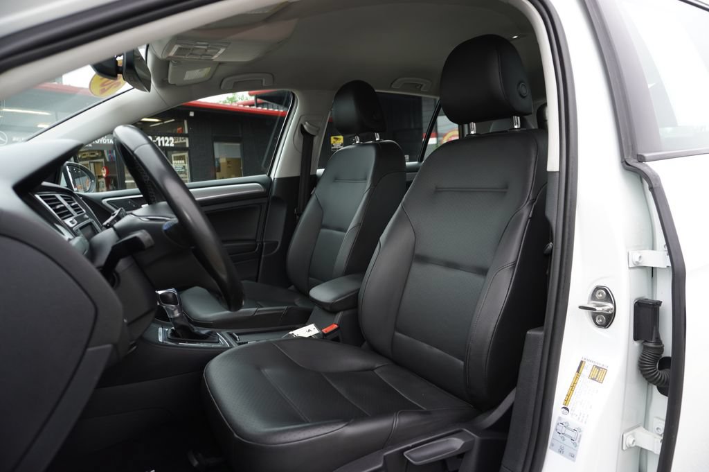 Used 2016 Volkswagen e-Golf SEL Premium w/ Driver Assistance Package FWD image 21