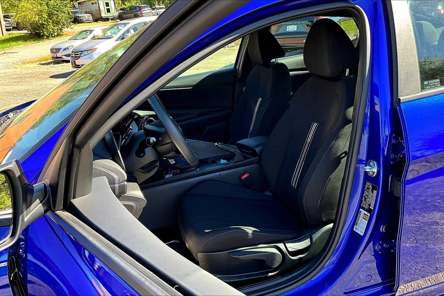 Used 2025 Hyundai Elantra Sport image 7