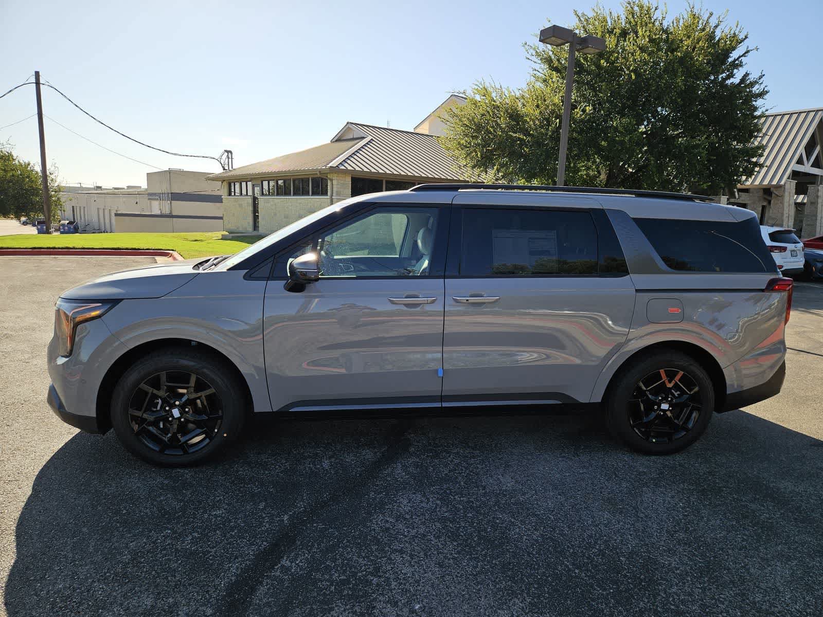 New 2027 Kia Carnival SX w/ Dark Edition Package FWD image 4