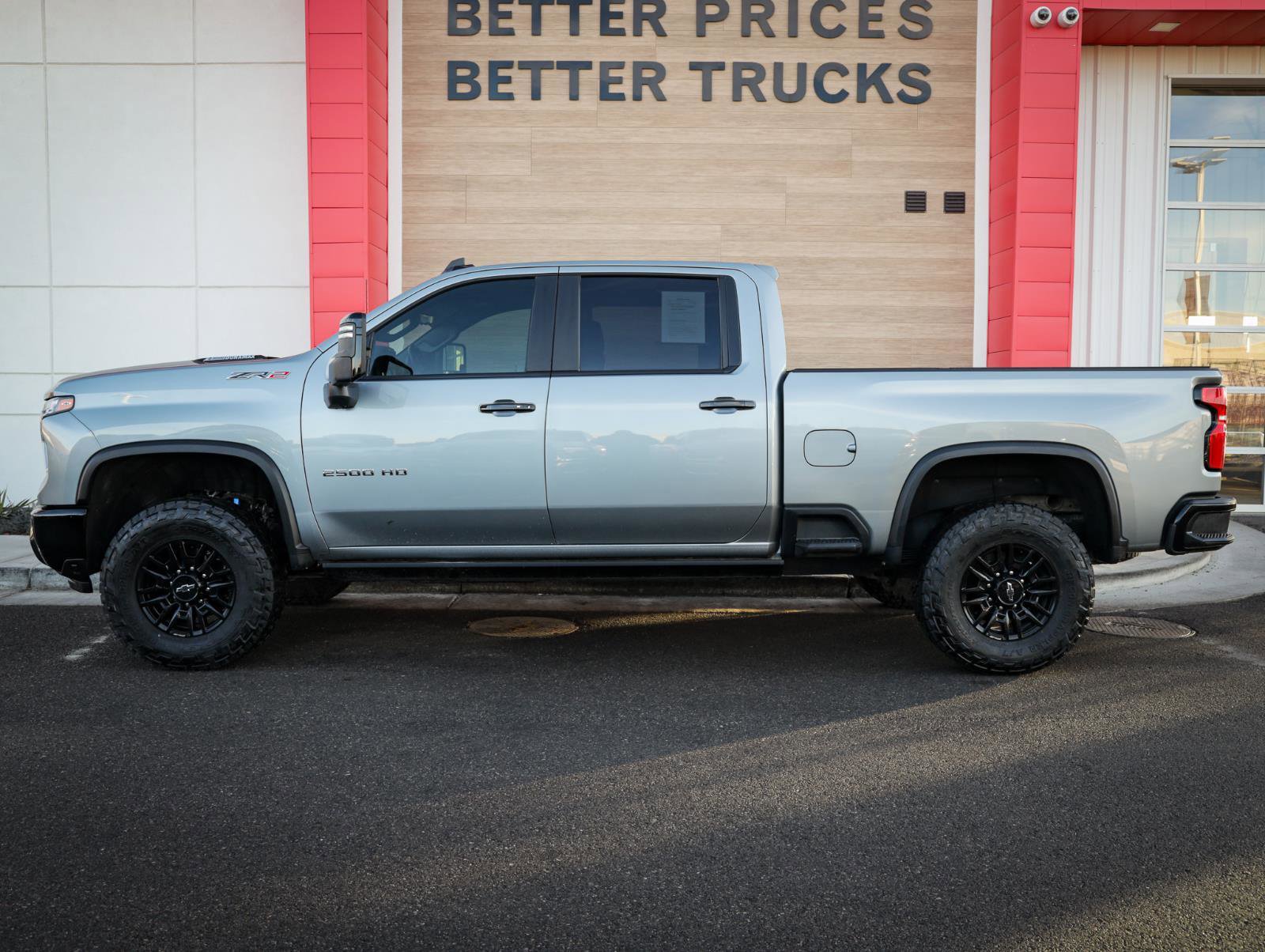 Used 2024 Chevrolet Silverado 2500 ZR2 w/ Technology Package image 8