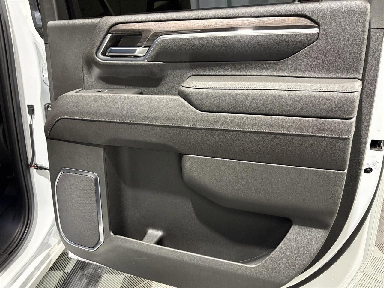 Used 2024 Chevrolet Silverado 2500 LTZ w/ LTZ Plus Package image 33