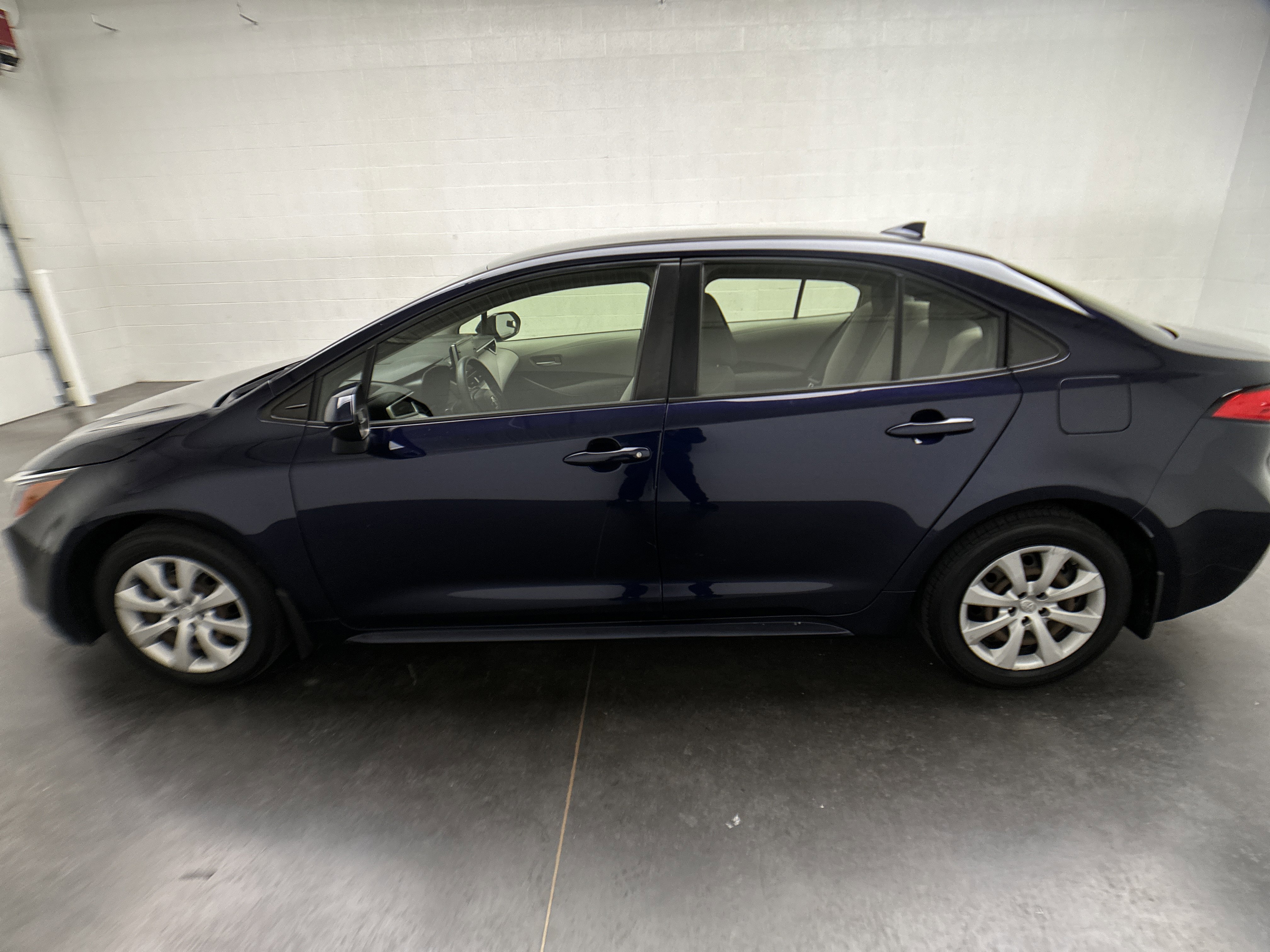 Used 2021 Toyota Corolla LE image 5