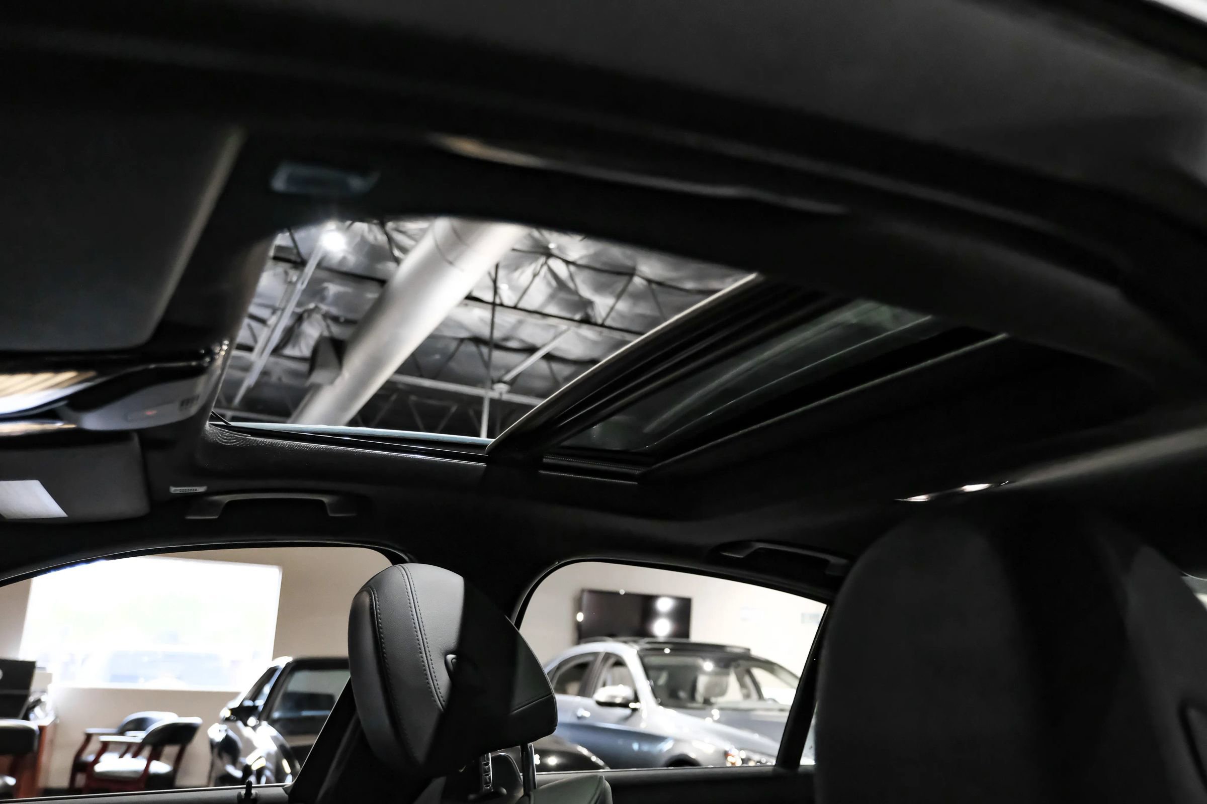 Used 2019 BMW 330i Sedan w/ Convenience Package image 5