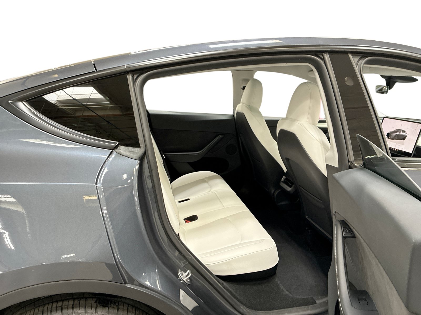 Certified 2023 Tesla Model Y Long Range AWD/4WD image 11