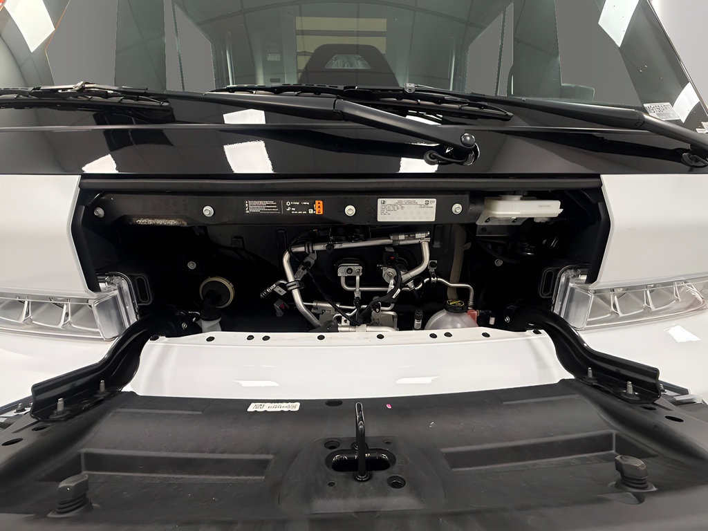 Used 2024 Chevrolet Brightdrop 600 w/ Commercial Equipment Package AWD/4WD image 19