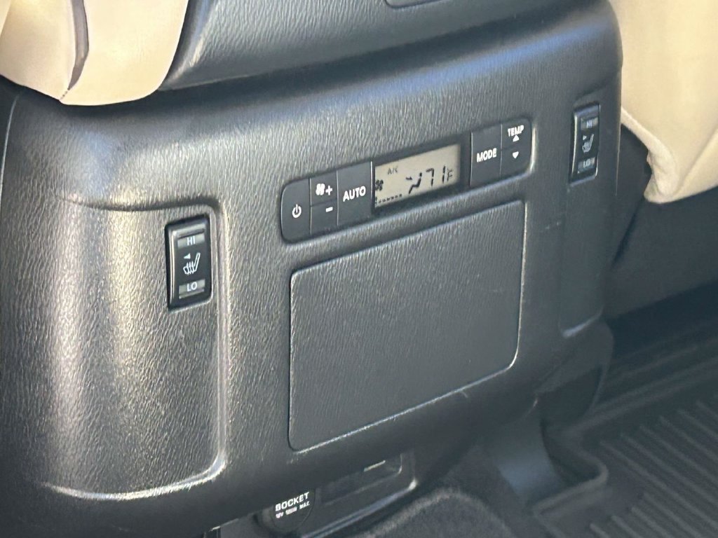 Used 2022 Nissan Armada Platinum w/ Captain's Chairs Package RWD image 12