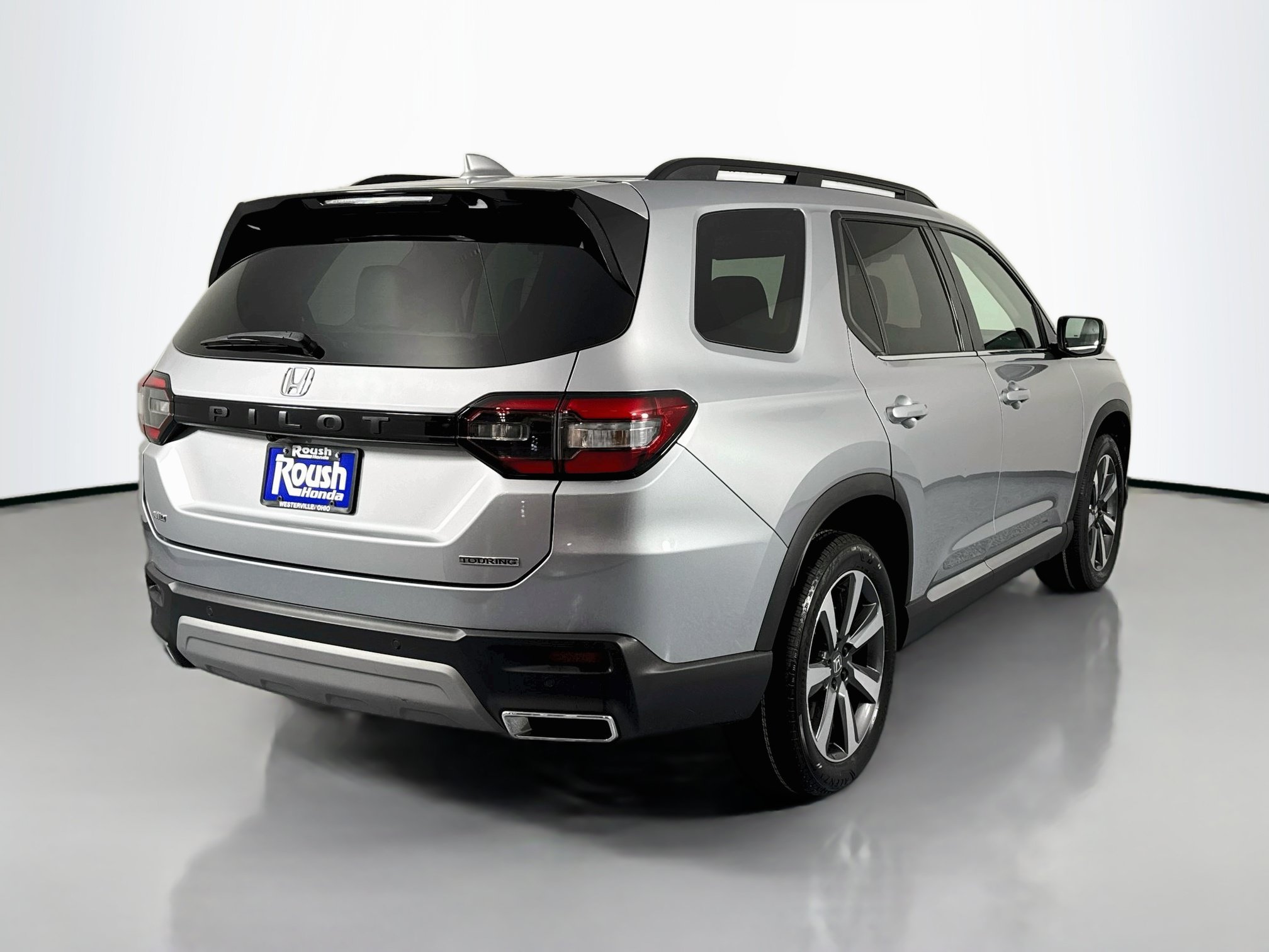 Certified 2025 Honda Pilot Touring image 5