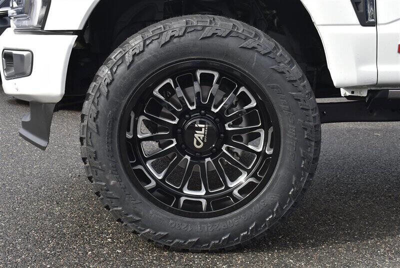 Used 2024 Ford F350 Platinum image 10
